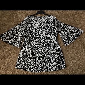 Alfani black and white top with bell sleeves